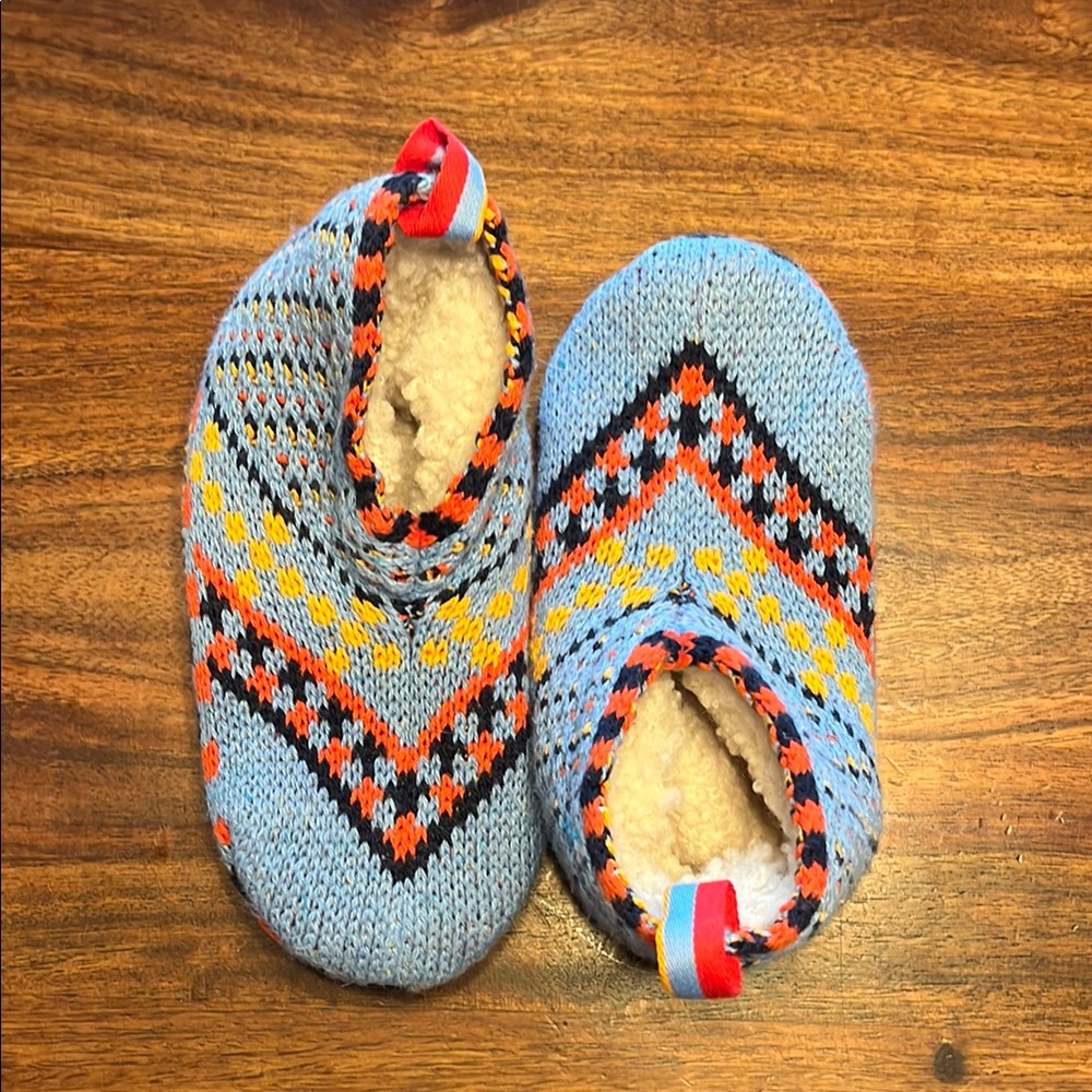 Bomba Slippers with Chevron Pattern
